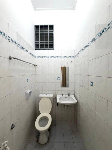 Rumah Teres 1 Tingkat untuk Dijual di Johor Bahru (Johor) - Seven Tay - Bathroom - PropertyGuru.com.my