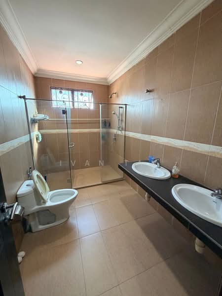 Rumah Berkembar untuk Dijual di Taman Yarl (Jalan Klang Lama (Old Klang Road)) - Ivan Tan - Bathroom - PropertyGuru.com.my