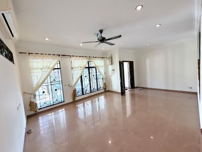 Rumah Berkembar untuk Dijual di Taman Yarl (Jalan Klang Lama (Old Klang Road)) - Ivan Tan - Living Room - PropertyGuru.com.my