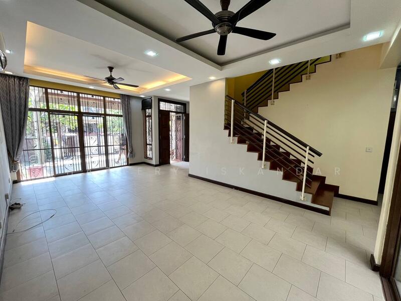 Bukit Jelutong untuk Untuk Dijual - RM 1,080,000, Apr 2026 - Living Room - PropertyGuru.com.my