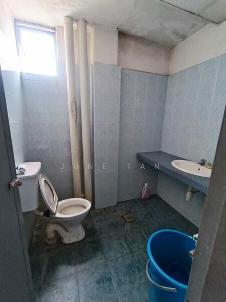 Terrace Factory for Sale in Pusat Perindustrian Sungai Chua (Kajang) - June Tan - Bathroom - PropertyGuru.com.my