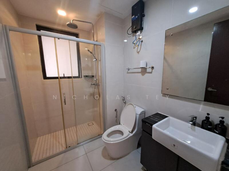 Condominium for Sale at Bay Laurel @ Country Garden Danga Bay - Nicholas Tey - Bathroom - PropertyGuru.com.my