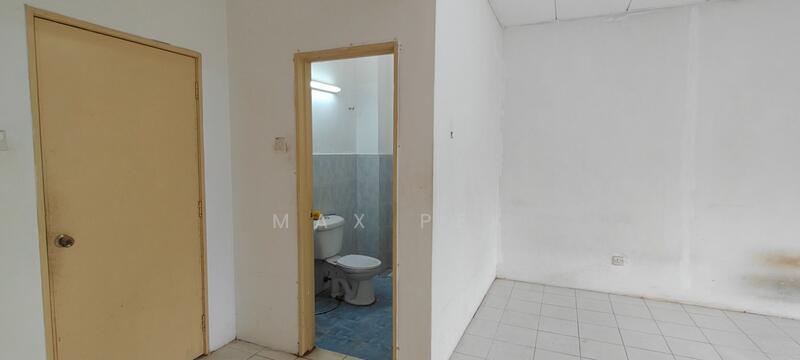 Puchong Taman Damai Utama Double Storey House for Sale untuk Untuk Dijual - RM 800,000, Mac 2026 - Bathroom - PropertyGuru.com.my