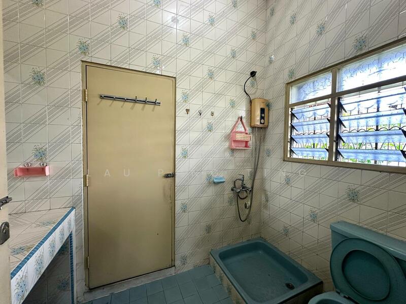 JB town JB town JB towns commercial bungalow corner cheap melodies taman pelangi taman sentosa abad untuk Untuk Disewa - RM 6,000 /bulan, Mac 2026 - Bathroom - PropertyGuru.com.my