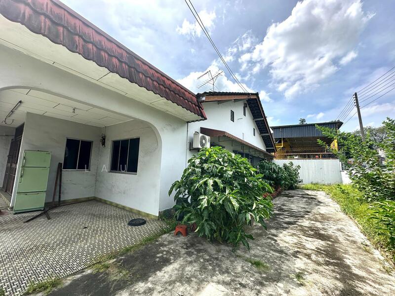 JB town JB town JB towns commercial bungalow corner cheap melodies taman pelangi taman sentosa abad untuk Untuk Disewa - RM 6,000 /bulan, Mac 2026 - Exterior - PropertyGuru.com.my
