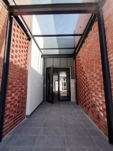 Terraced House for Sale in Sungai Buloh (Selangor) - Balkhis Hashim - Entrance - PropertyGuru.com.my