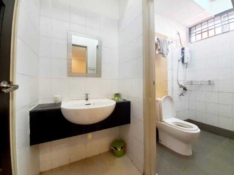 1.5-storey Terraced House for Rent in Johor Bahru (Johor) - Darren Siu - Bathroom - PropertyGuru.com.my