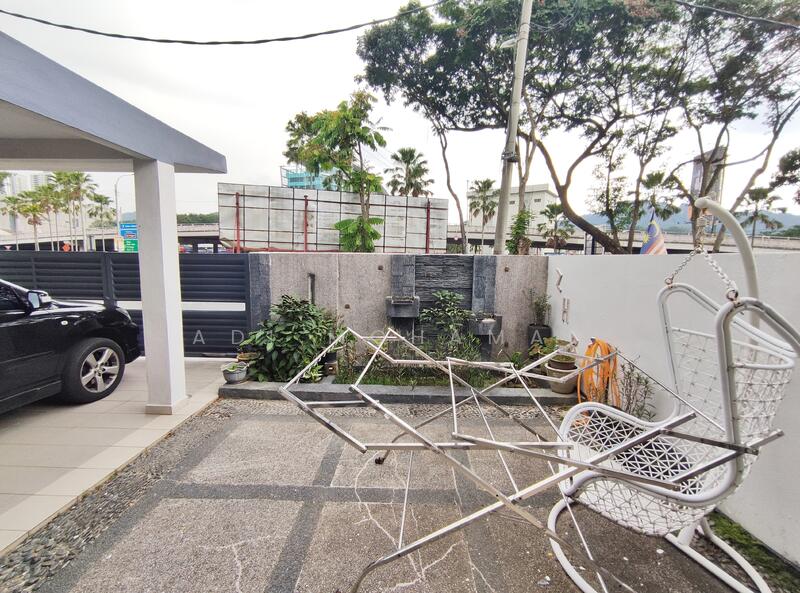Front Yard + Car Porch