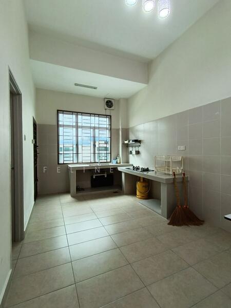 Austin Residence @Taman Mount Austin , Johor Bahru untuk Untuk Disewa - RM 2,500 /bulan, Feb 2026 - Kitchen - PropertyGuru.com.my