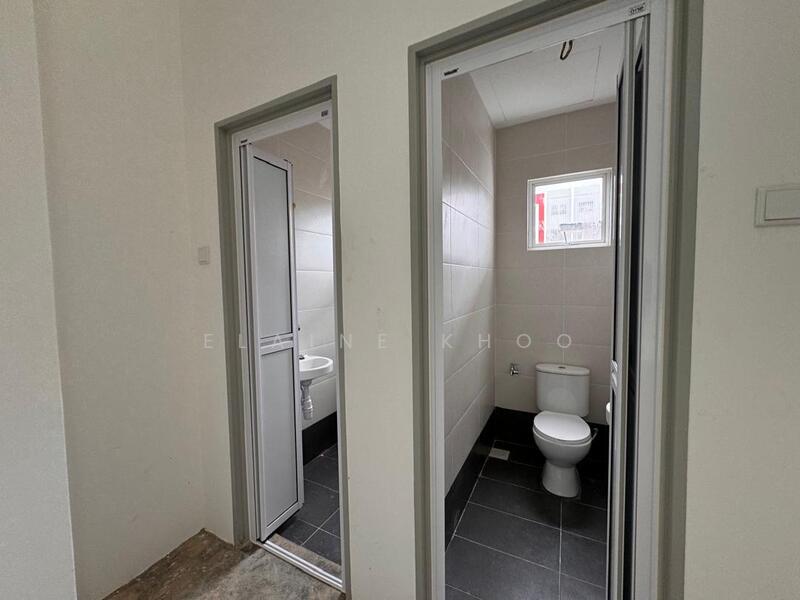 Suria Industrial Park untuk Untuk Disewa - RM 25,000 /bulan, Feb 2026 - Bathroom - PropertyGuru.com.my