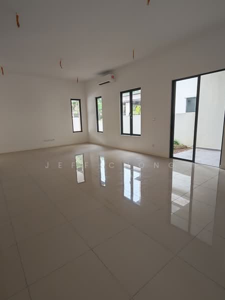 2-storey Terraced House for Sale in Bandar Tropicana Aman (Telok Panglima Garang) - Jeff Chong - Living Room - PropertyGuru.com.my