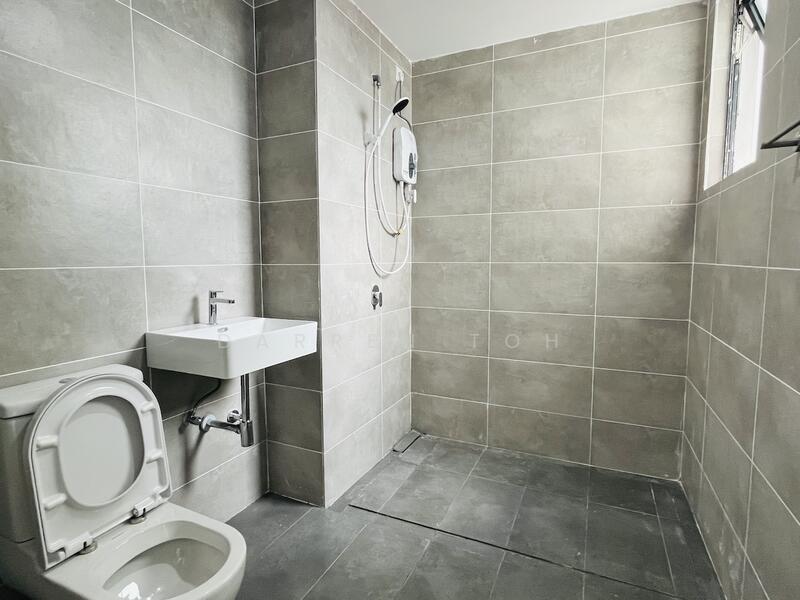 Servis Apartment untuk Disewa di Serviced Residence @ The Louvre @ Country Heights - Darren Toh - Bathroom - PropertyGuru.com.my