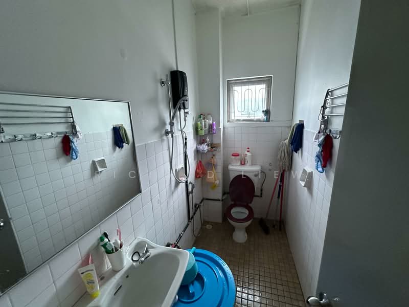 2-storey Terraced House for Sale in SS2 (Petaling Jaya) - Richard Liew - Bathroom - PropertyGuru.com.my