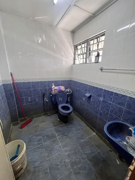 Rumah Teres 2 Tingkat untuk Dijual di Taman Mastiara (Jalan Ipoh) - Elaine Yew - Bathroom - PropertyGuru.com.my