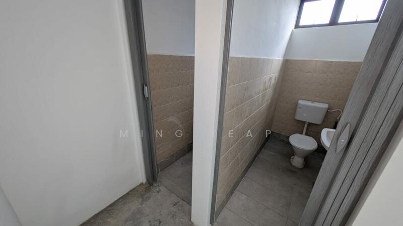 Jalan Mawar Masai Shoplot rent untuk Untuk Disewa - RM 2,400 /bulan, Feb 2026 - Bathroom - PropertyGuru.com.my