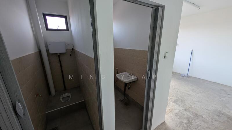 Jalan Mawar Masai Shoplot rent untuk Untuk Disewa - RM 2,400 /bulan, Feb 2026 - Bathroom - PropertyGuru.com.my
