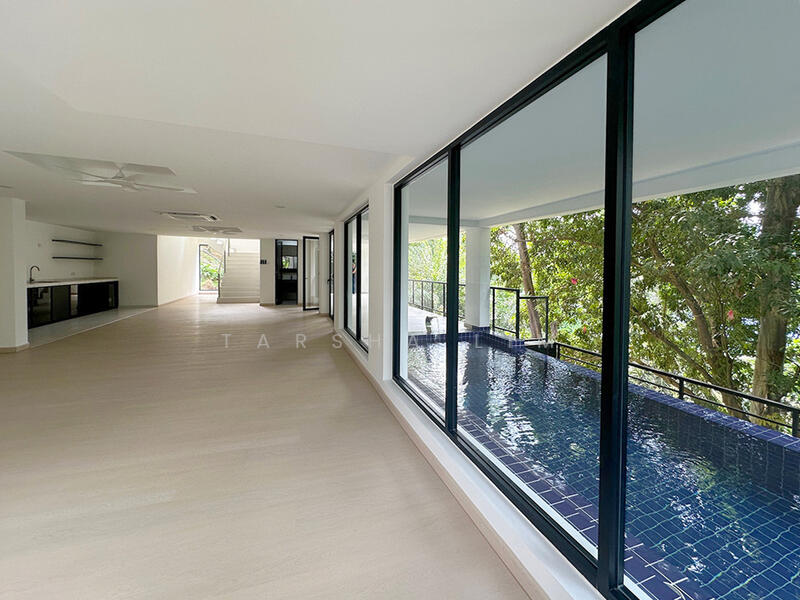 LG2 Entertainment Hall & Pool