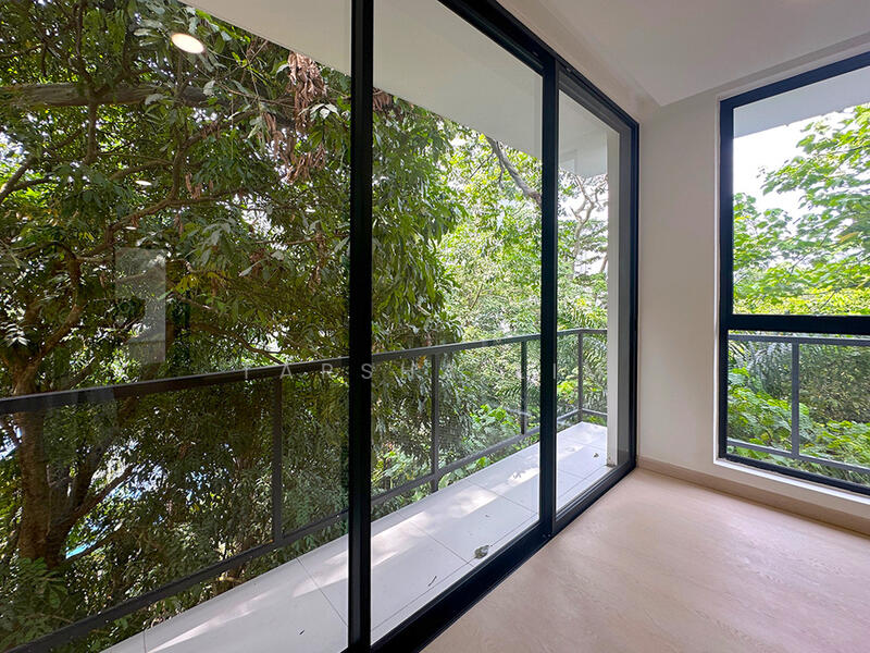 LG1 Room With Balcony