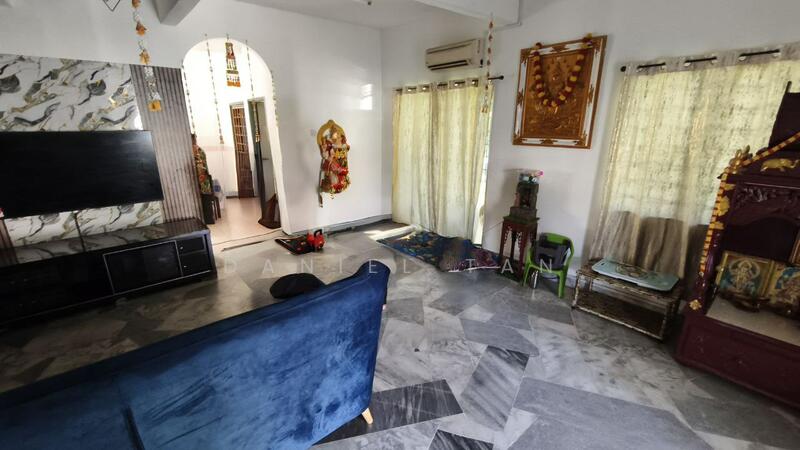 Taman Rawang Perdana untuk Untuk Dijual - RM 650,000, Feb 2026 - Living Room - PropertyGuru.com.my