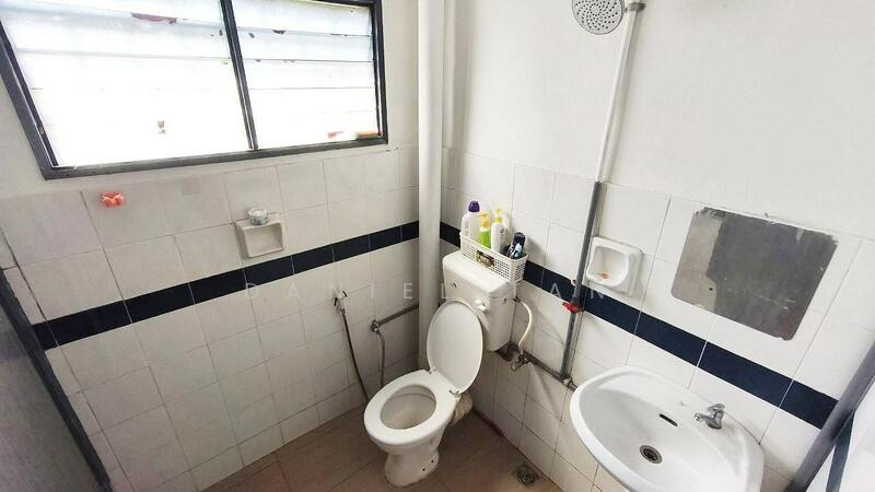 Taman Rawang Perdana untuk Untuk Dijual - RM 650,000, Feb 2026 - Bathroom - PropertyGuru.com.my