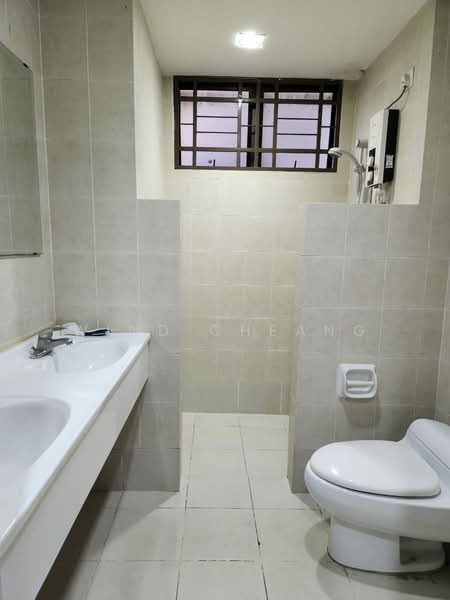 Kondominium untuk Dijual di Casa Tropicana - Wind Cheang - Bathroom - PropertyGuru.com.my
