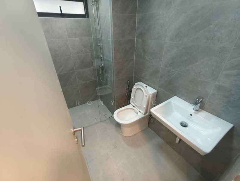 Condominium for Rent at Quinn Residence - Rony Yeo - Bathroom - PropertyGuru.com.my