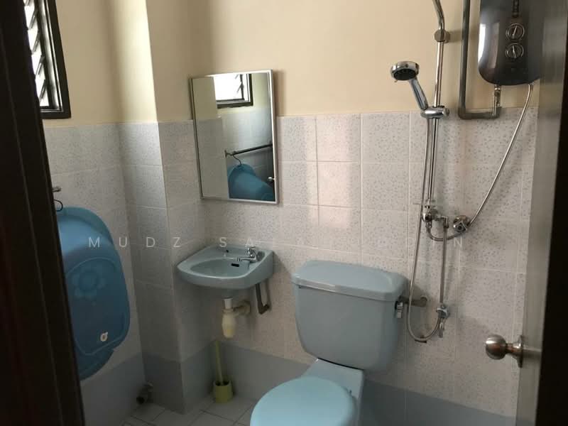 Rumah Teres untuk Dijual di Putra Heights (Subang Jaya) - Mudz Salahuddin - Bathroom - PropertyGuru.com.my
