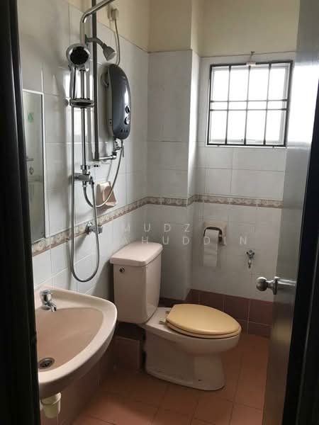 Rumah Teres untuk Dijual di Putra Heights (Subang Jaya) - Mudz Salahuddin - Bathroom - PropertyGuru.com.my