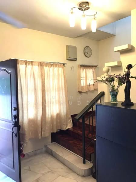 Rumah Teres untuk Dijual di Putra Heights (Subang Jaya) - Mudz Salahuddin - Entrance - PropertyGuru.com.my