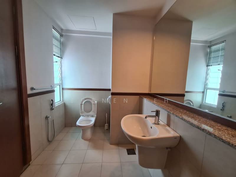 Condominium for Sale at 11 Gurney Drive - SERENEN TEH - Bathroom - PropertyGuru.com.my