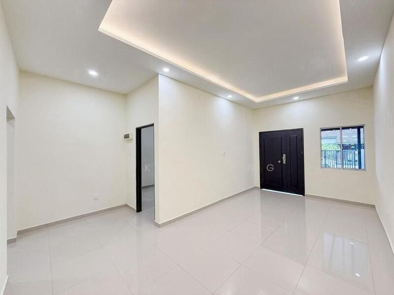 1-storey Terraced House for Sale in Taman Perling (Perling) - Yuki Cheng - Living Room - PropertyGuru.com.my