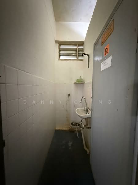 Medan Angsana Farlim G floor Shoplot untuk Untuk Disewa - RM 3,500 /bulan, Mac 2026 - Bathroom - PropertyGuru.com.my