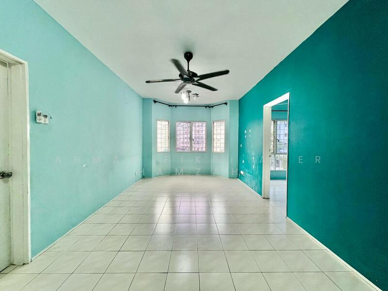 Apartment for Sale at Pangsapuri Mayang (Puncak Jalil) - Ahmad Fikri Amer Hamzah - Living Room - PropertyGuru.com.my