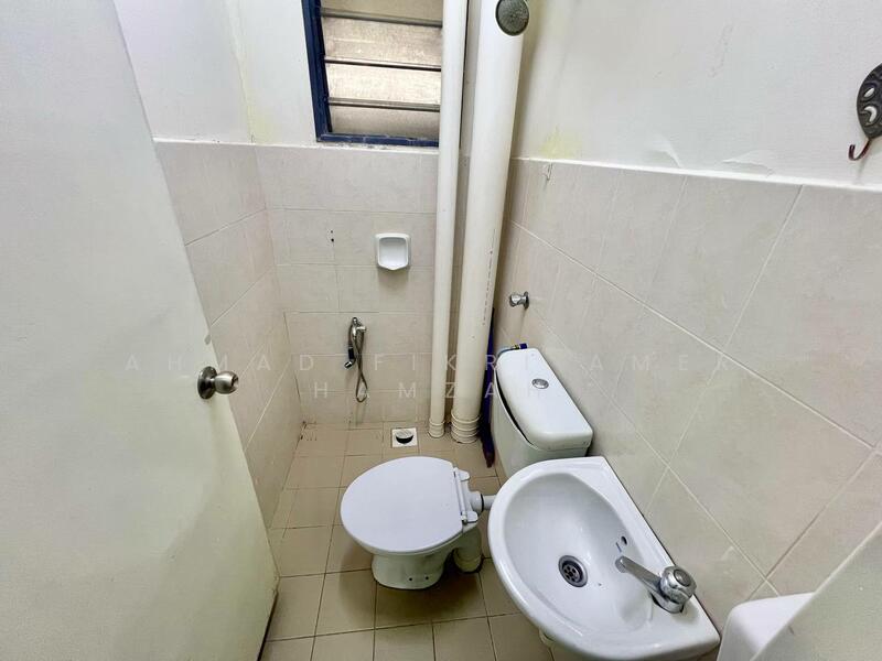 Apartment for Sale at Pangsapuri Mayang (Puncak Jalil) - Ahmad Fikri Amer Hamzah - Bathroom - PropertyGuru.com.my