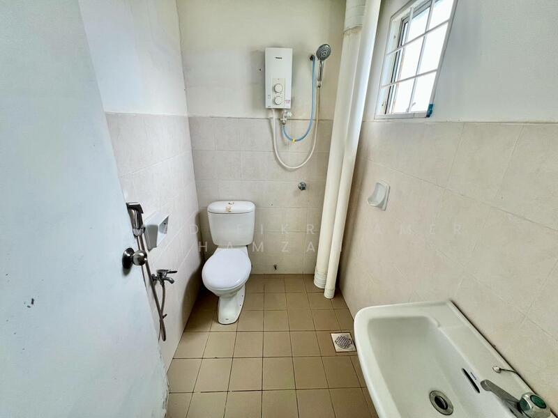 Apartment for Sale at Pangsapuri Mayang (Puncak Jalil) - Ahmad Fikri Amer Hamzah - Bathroom - PropertyGuru.com.my