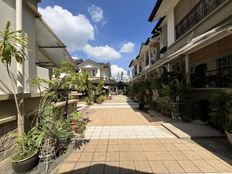 Townhouse for Rent in Ampang (Kuala Lumpur) - Fadzli Realtor - Exterior - PropertyGuru.com.my