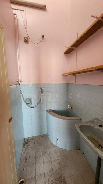 Rumah Teres 1 Tingkat untuk Dijual di Taman Klang Utama (Kapar) - Frederick Tan - Bathroom - PropertyGuru.com.my