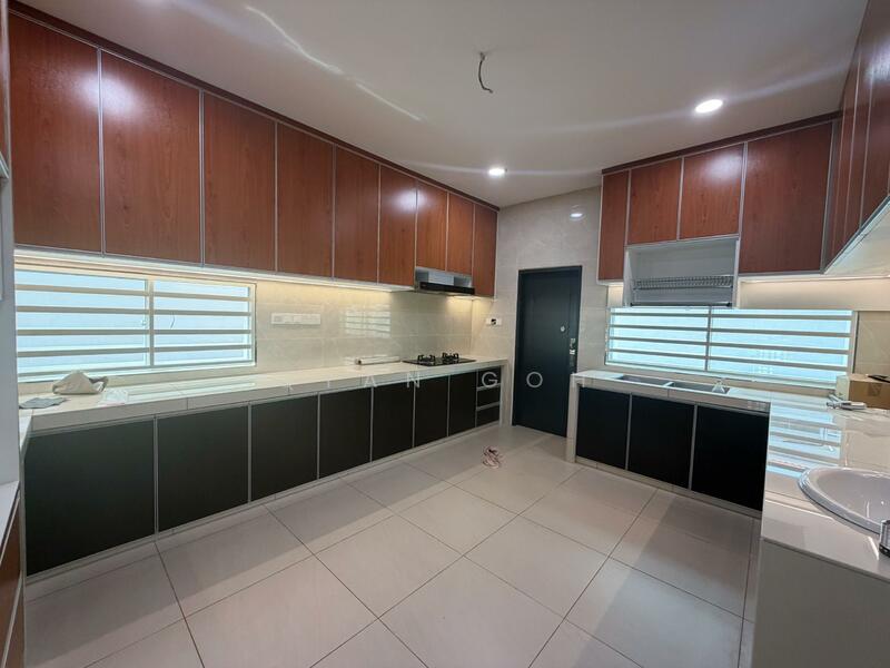 Semi-Detached House for Sale in Island Glades (Jelutong) - Qyan Goh - Kitchen - PropertyGuru.com.my