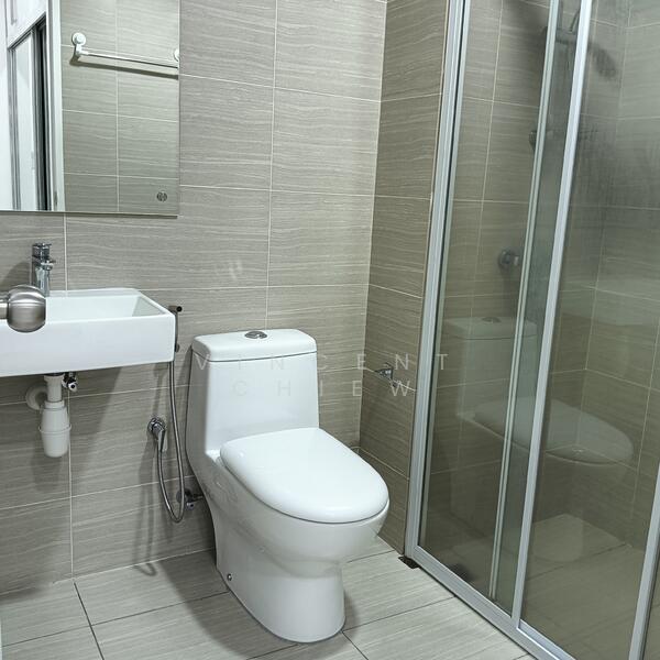 Service Residence for Sale at Serviced Residence @ Fera Residence @ The Quartz WM - Vincent Chiew - Bathroom - PropertyGuru.com.my