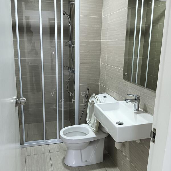 Service Residence for Sale at Serviced Residence @ Fera Residence @ The Quartz WM - Vincent Chiew - Bathroom - PropertyGuru.com.my
