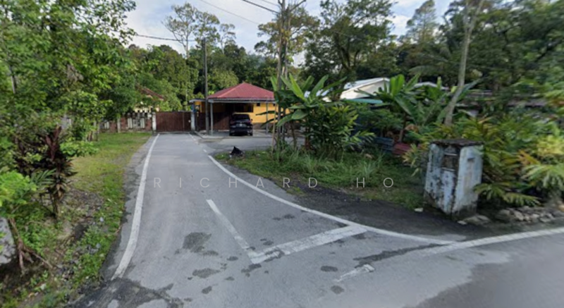 Driveway & Roof'd Car-Park