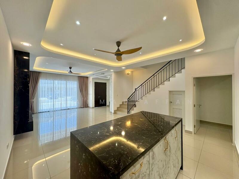 Sejati Lakeside @ Cyberjaya untuk Untuk Disewa - RM 5,000 /bulan, Mac 2026 - Living Room - PropertyGuru.com.my