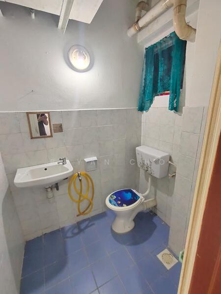 Apartment for Sale at Pangsapuri Vista Serdang - Bryan Cho - Bathroom - PropertyGuru.com.my