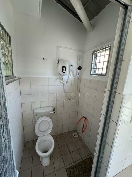1-storey Terraced House for Rent in Taman Petaling (Kepong) - Frederick Tan - Bathroom - PropertyGuru.com.my