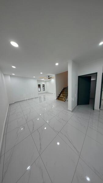 Taman Desa Jaya Johor Bahru untuk Untuk Dijual - RM 678,000, Mac 2026 - Living Room - PropertyGuru.com.my