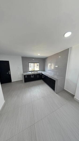 Taman Desa Jaya Johor Bahru untuk Untuk Dijual - RM 678,000, Mac 2026 - Kitchen - PropertyGuru.com.my