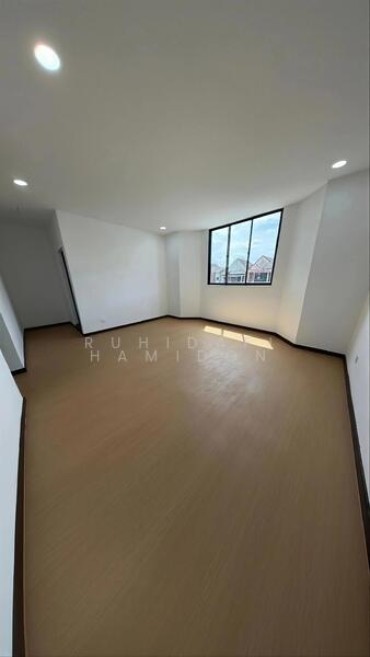 Taman Desa Jaya Johor Bahru untuk Untuk Dijual - RM 678,000, Mac 2026 - Bedroom - PropertyGuru.com.my