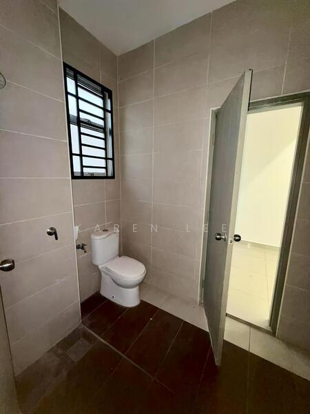 2-storey Terraced House for Sale in Bandar Putra (Kulai) - Karen Lee - Bathroom - PropertyGuru.com.my