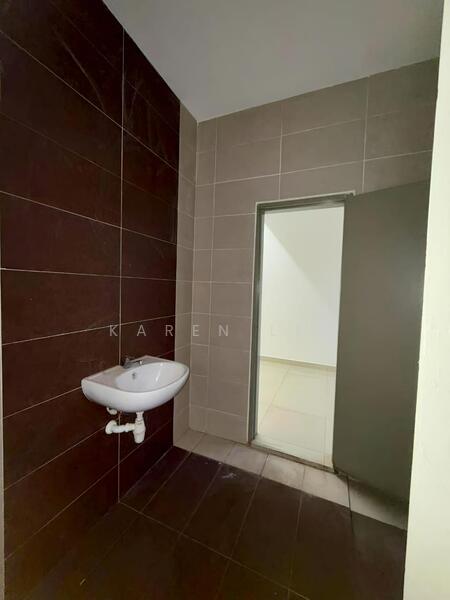 2-storey Terraced House for Sale in Bandar Putra (Kulai) - Karen Lee - Bathroom - PropertyGuru.com.my
