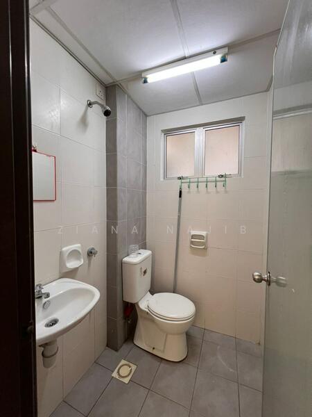 Bathroom warnasari 2 puncak alam